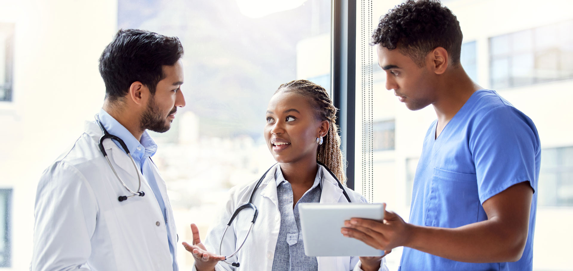 Female doctor explaining something to two male doctors